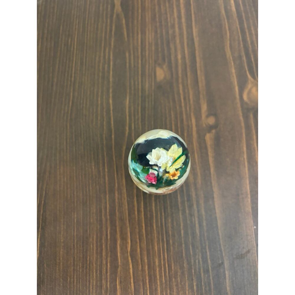 Vintage Decorative Resin Egg With Colorful Flowers, Fake Water And Shells - Picture 3 of 8
